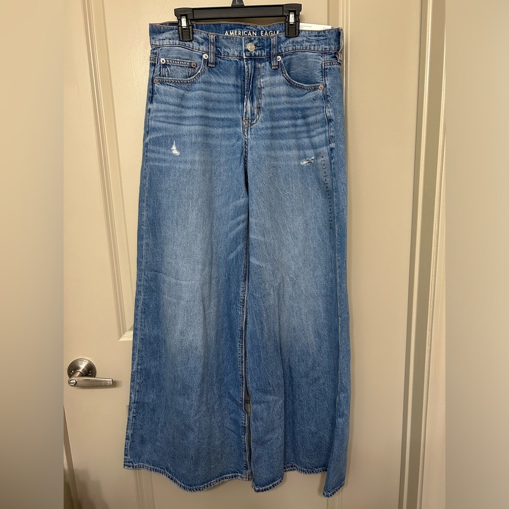 American Eagle baggy jeans